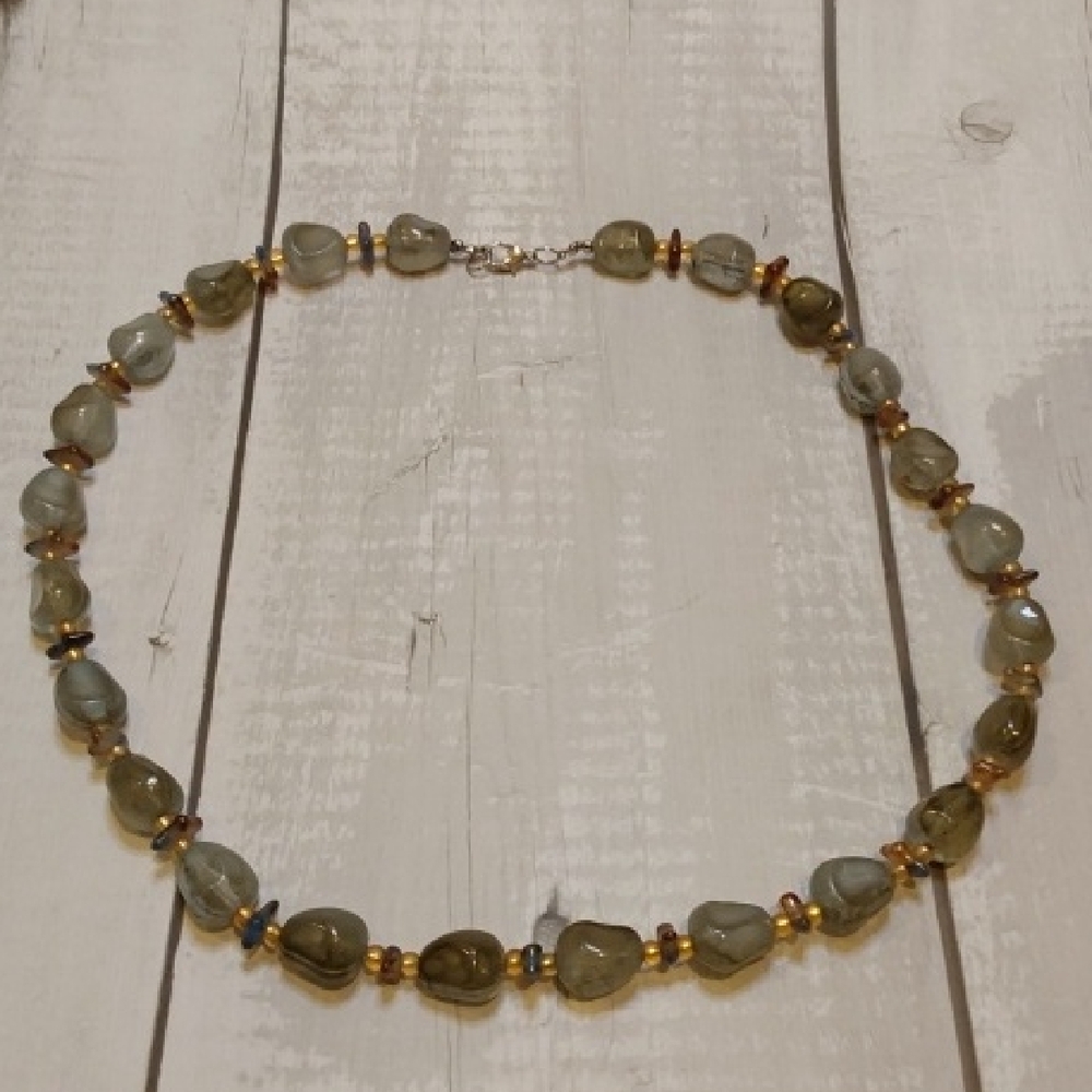 Chic Glass Bead Necklace with Gold Accents